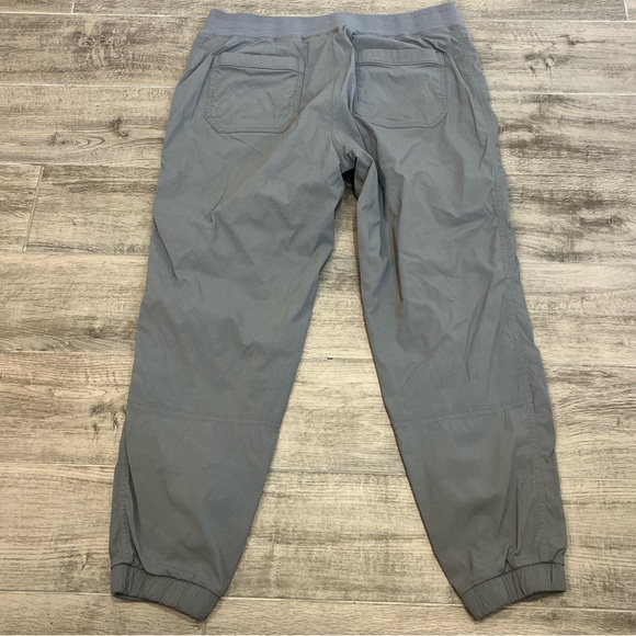 Athleta Women’s Trekkie Crop Stretch Jogger Pants Athleisure Gray Size 14 - Picture 4 of 9